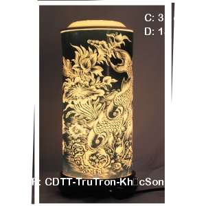 Đèn sứ trang trí hoa văn khắc Song Ngư|Dáng Trụ Tròn|Sứ Bảo Minh Đèn sứ trang trí hoa văn khắc Song Ngư|Dáng Trụ Tròn|Sứ Bảo Minh